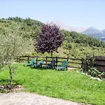 Potes Vinon - By Interhome Tama