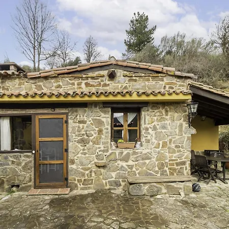 Potes Vinon - By Interhome Tama