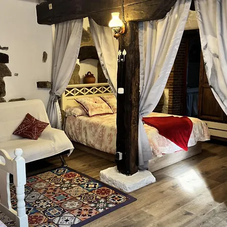 Potes Vinon - By Interhome Tama