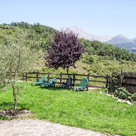 Potes Vinon - By Interhome Tama