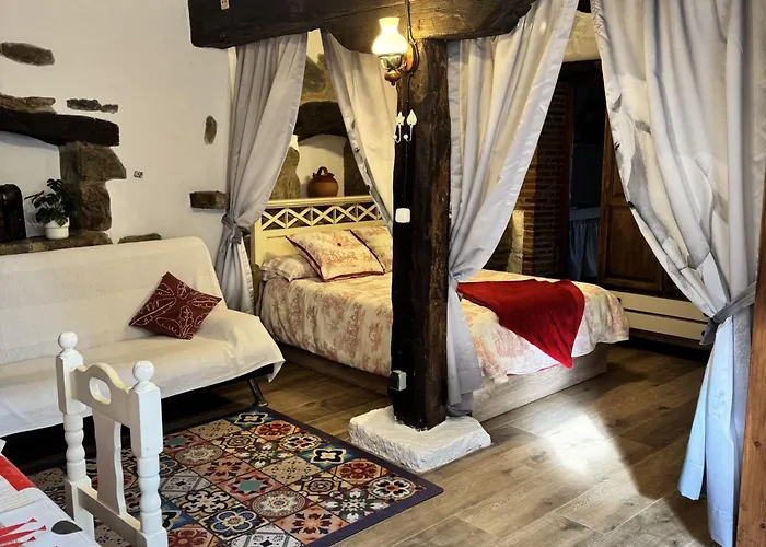 Potes Vinon - By Interhome Tama