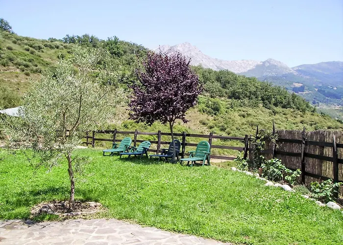 Potes Vinon - By Interhome Tama